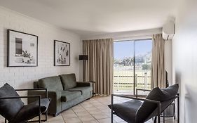 Main Beach Apartments